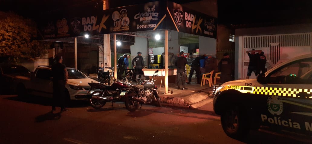 Em Três Lagoas, Operação Saturação aborda 72 pessoas, prende quatro e recupera dois veículos furtados