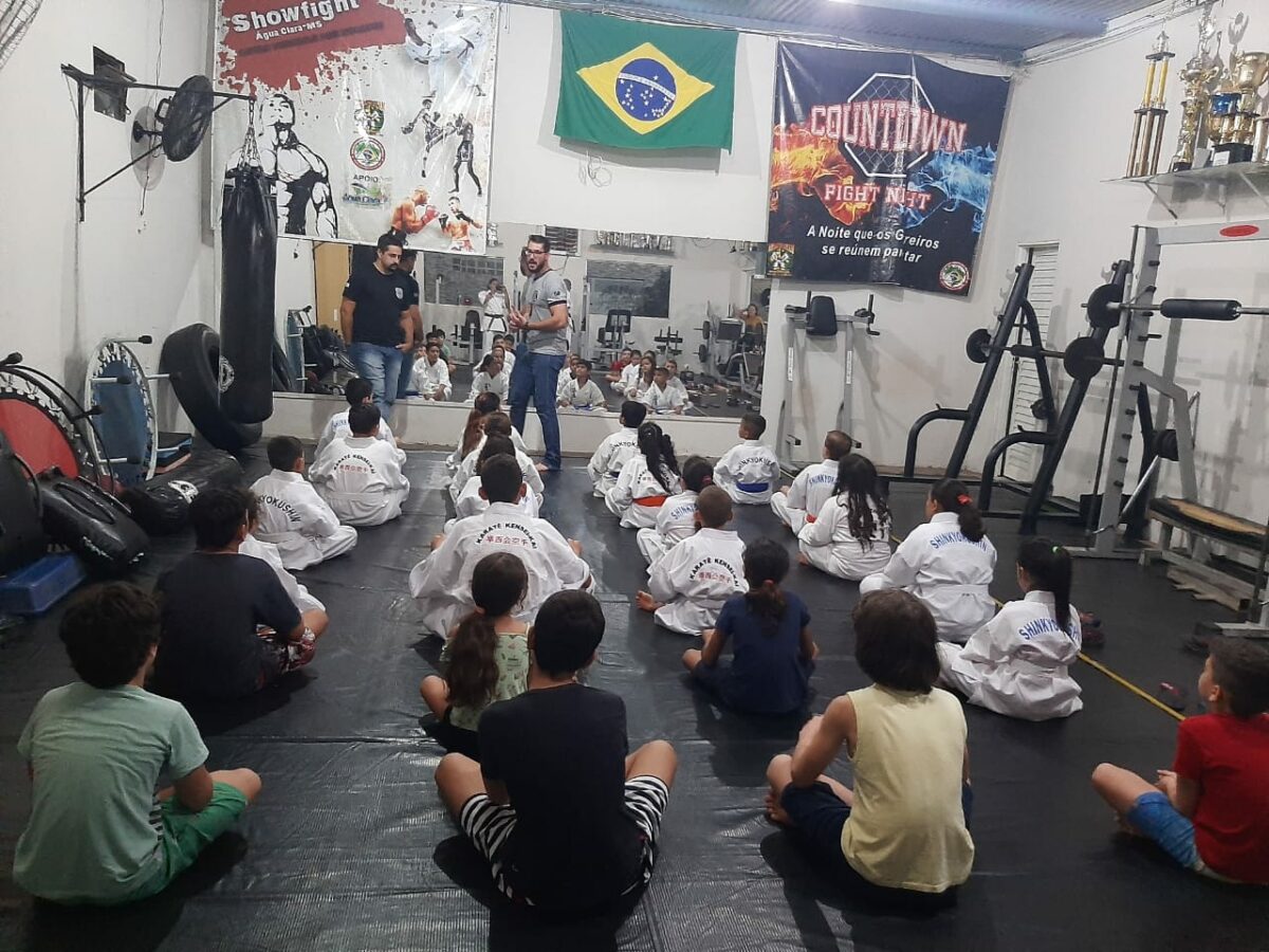 Polícia Civil realiza palestra para crianças e adolescentes de projeto social em Água Clara