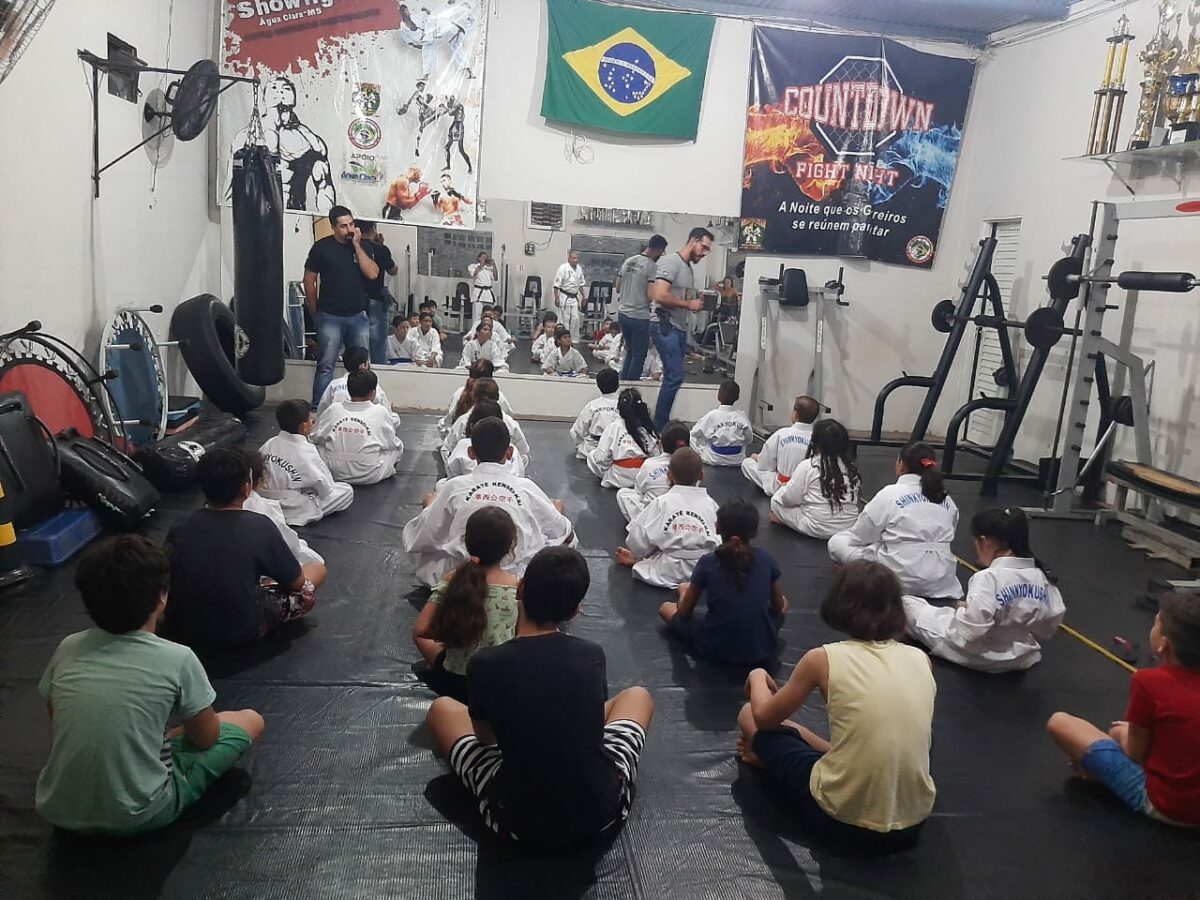 Polícia Civil realiza palestra para crianças e adolescentes de projeto social em Água Clara