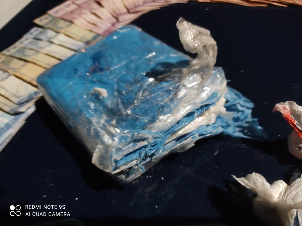 PM de Ribas do Rio Pardo "estoura boca de fumo" e prende 3 envolvidos PM de Ribas do Rio Pardo "estoura boca de fumo" e prende 3 envolvidos