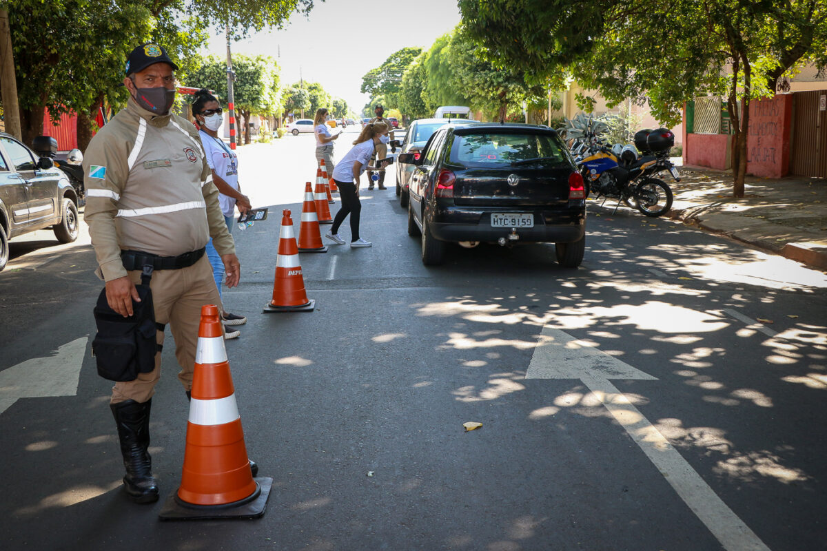 Assistência Social realiza blitz educativa em alusão à campanha “Esmola? Deixa pra lá”