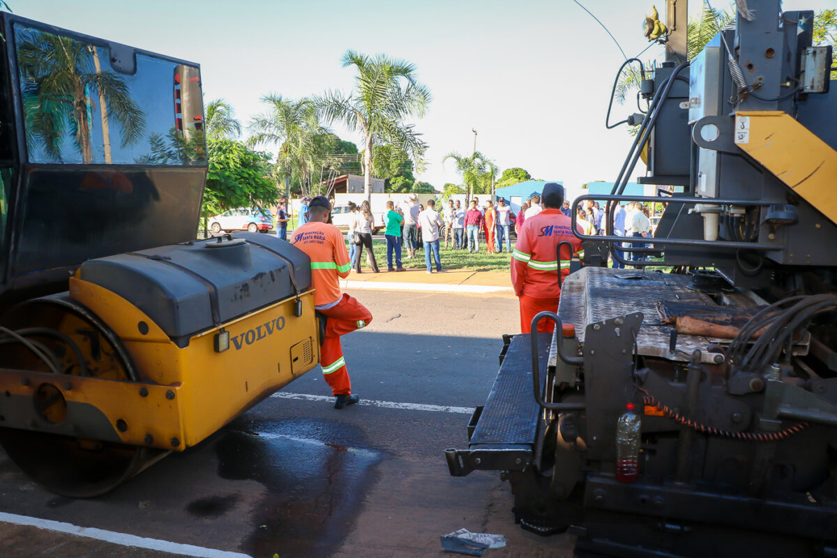 Guerreiro assina Ordem de Serviço e autoriza inicio das obras de recapeamento da Avenida Rosário Congro