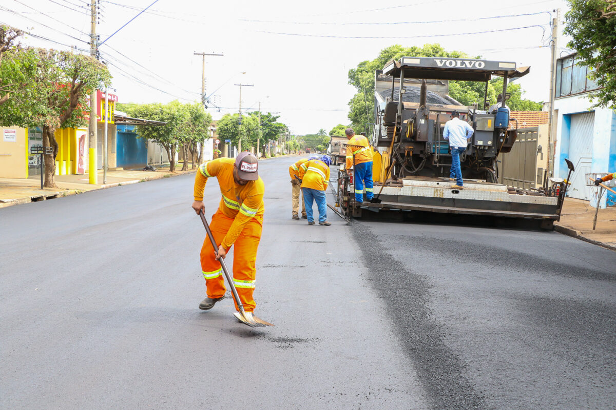 Prefeitura realiza obras de recuperação e recapeamento do pavimento da Rua Elvirio Mario Mancini