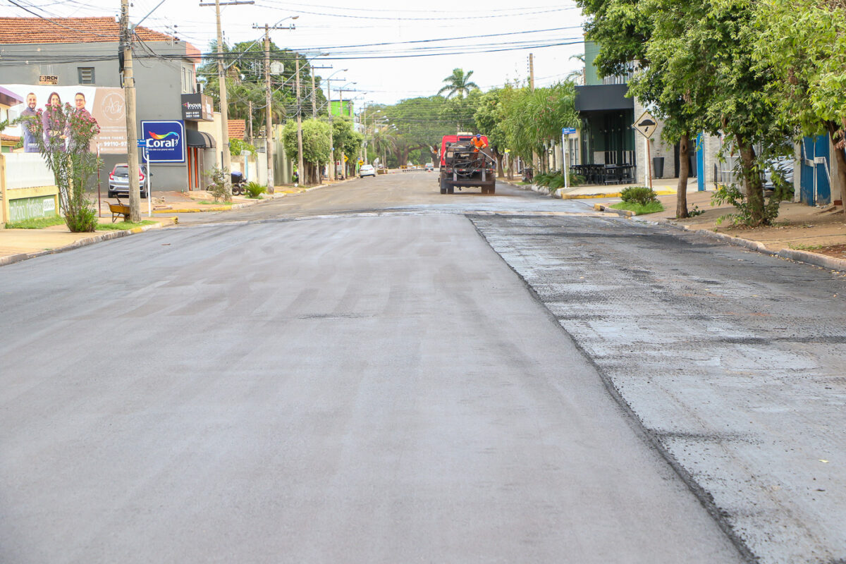 Prefeitura realiza obras de recuperação e recapeamento do pavimento da Rua Elvirio Mario Mancini