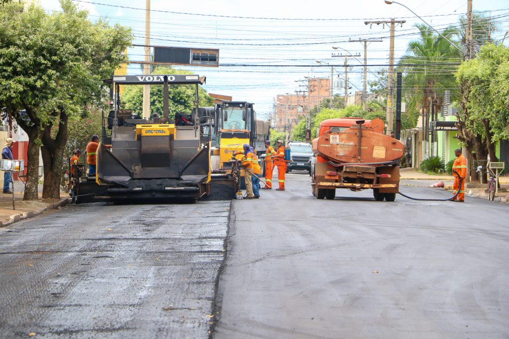 Prefeitura realiza obras de recuperação e recapeamento do pavimento da Rua Elvirio Mario Mancini