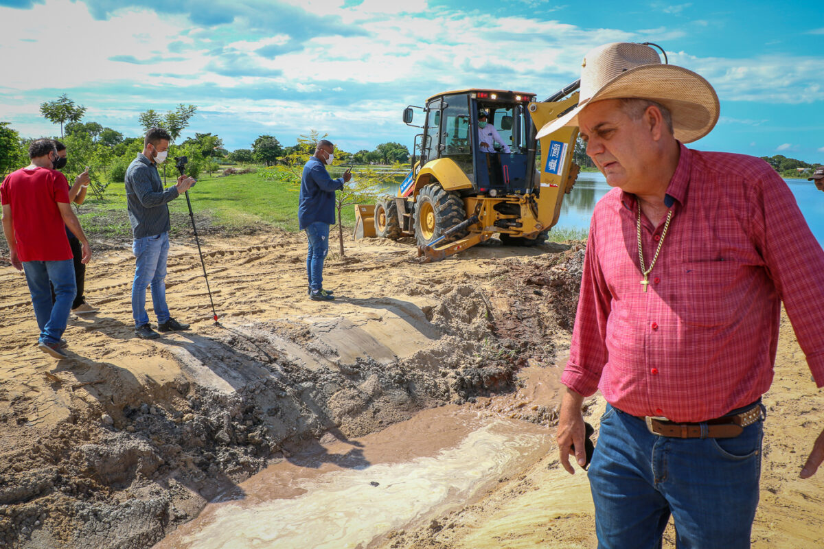 Prefeito Angelo Guerreiro entrega obra de canalização para salvar a 1ª Lagoa
