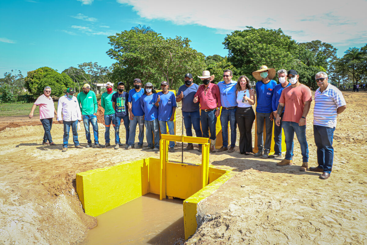 Prefeito Angelo Guerreiro entrega obra de canalização para salvar a 1ª Lagoa