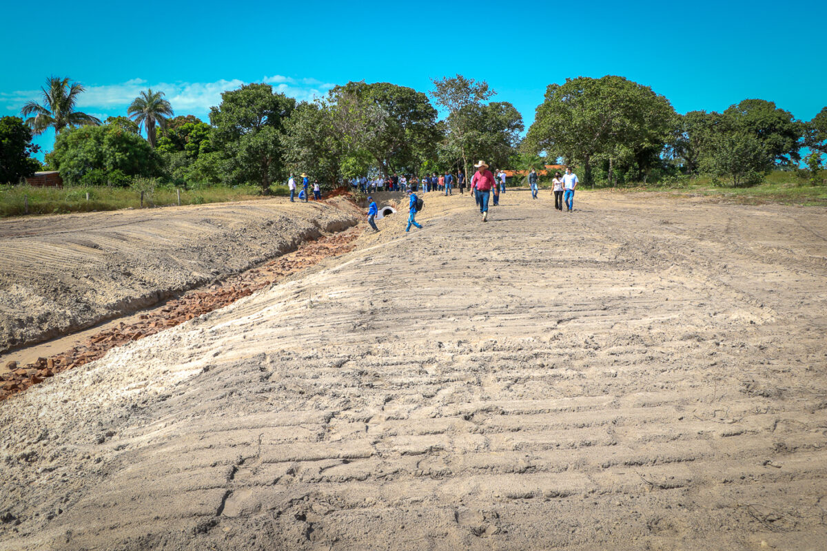Prefeito Angelo Guerreiro entrega obra de canalização para salvar a 1ª Lagoa