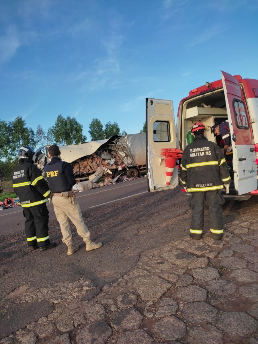 Mais um acidente entre caminhões é registrado na BR 262, em frente ao Posto Mutum