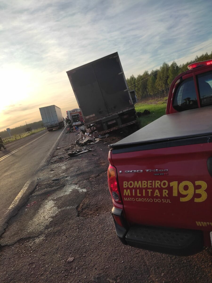 Mais um acidente entre caminhões é registrado na BR 262, em frente ao Posto Mutum