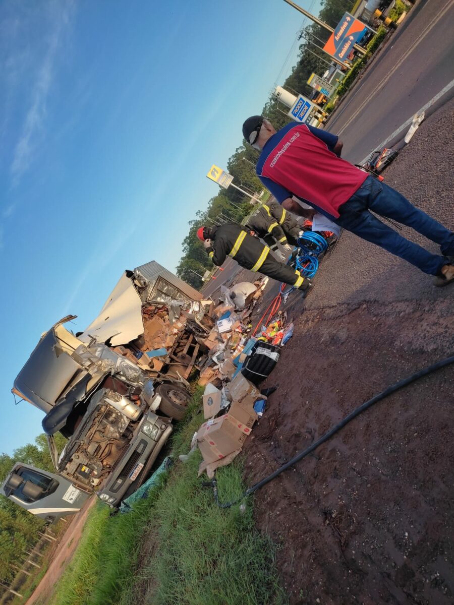 Mais um acidente entre caminhões é registrado na BR 262, em frente ao Posto Mutum