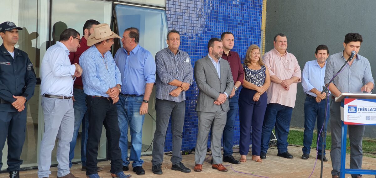 Chaves do Hospital Regional são entregues ao diretor do Instituto Acqua Chaves do Hospital Regional são entregues ao diretor do Instituto Acqua