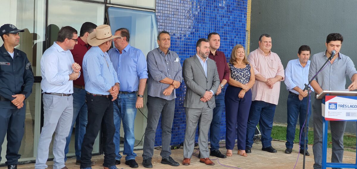 Chaves do Hospital Regional são entregues ao diretor do Instituto Acqua Chaves do Hospital Regional são entregues ao diretor do Instituto Acqua