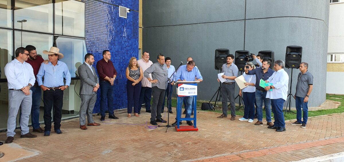 Chaves do Hospital Regional são entregues ao diretor do Instituto Acqua Chaves do Hospital Regional são entregues ao diretor do Instituto Acqua