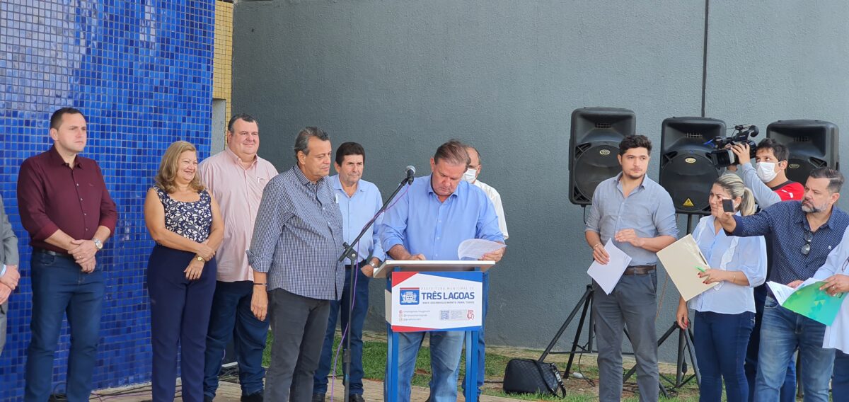 Chaves do Hospital Regional são entregues ao diretor do Instituto Acqua Chaves do Hospital Regional são entregues ao diretor do Instituto Acqua