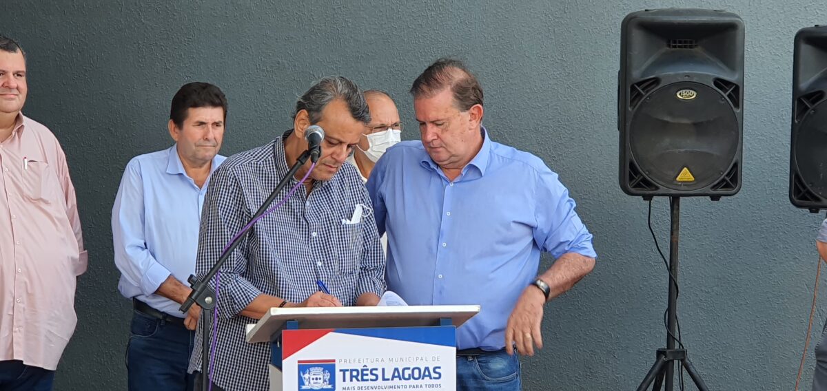 Chaves do Hospital Regional são entregues ao diretor do Instituto Acqua Chaves do Hospital Regional são entregues ao diretor do Instituto Acqua