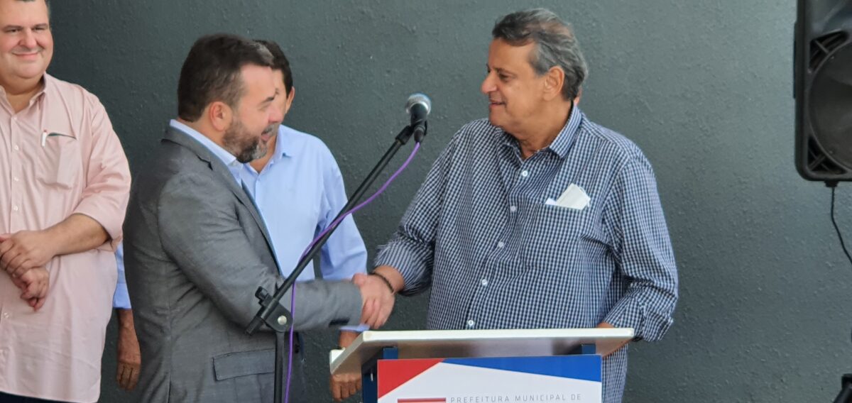 Chaves do Hospital Regional são entregues ao diretor do Instituto Acqua Chaves do Hospital Regional são entregues ao diretor do Instituto Acqua