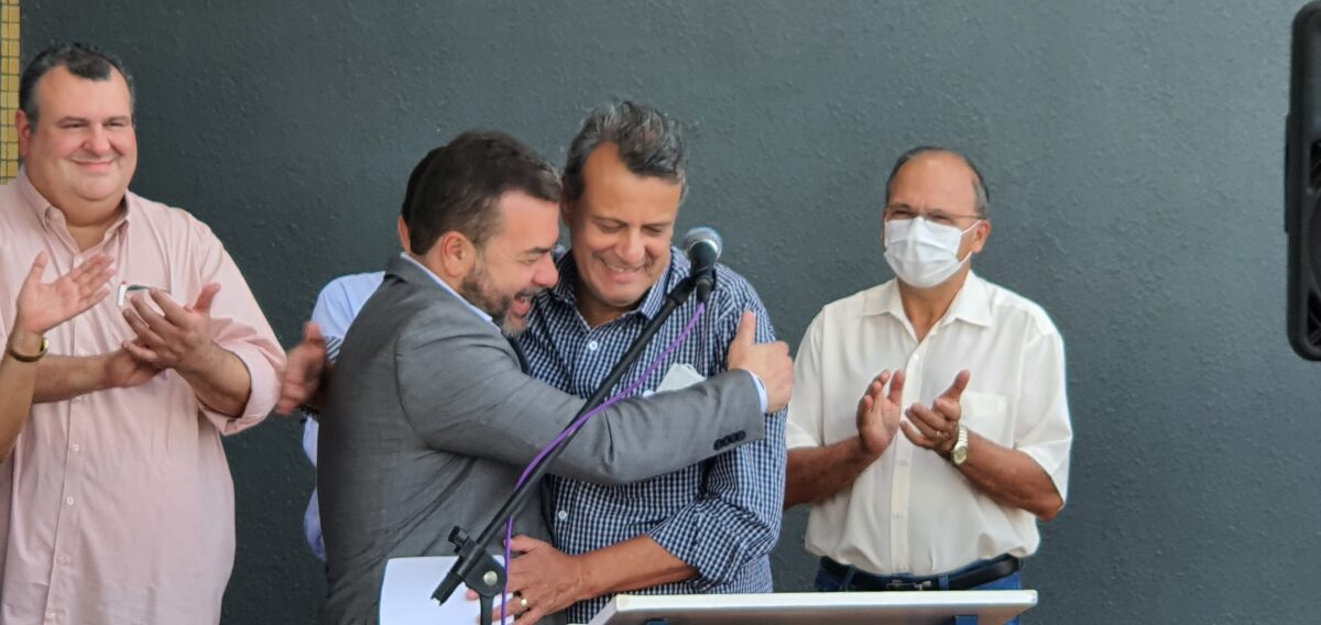 Chaves do Hospital Regional são entregues ao diretor do Instituto Acqua Chaves do Hospital Regional são entregues ao diretor do Instituto Acqua