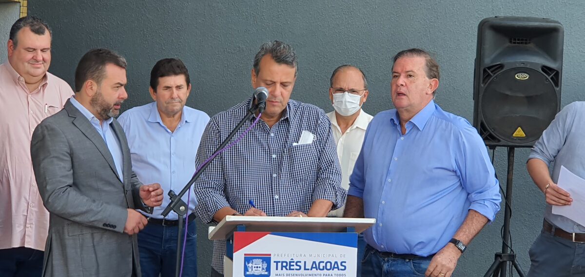 Chaves do Hospital Regional são entregues ao diretor do Instituto Acqua Chaves do Hospital Regional são entregues ao diretor do Instituto Acqua