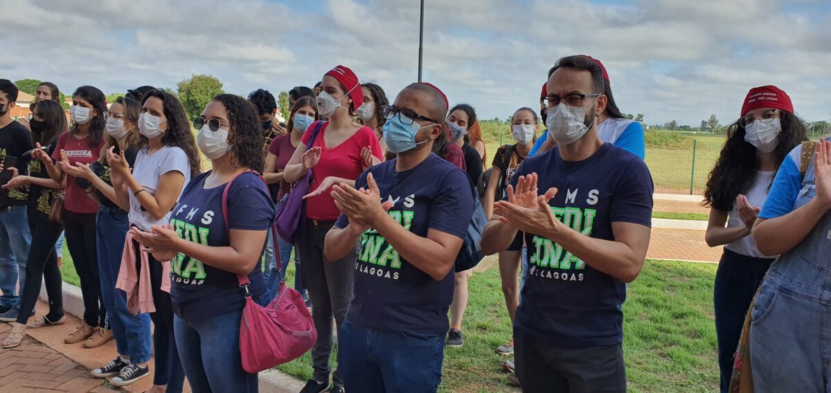 Chaves do Hospital Regional são entregues ao diretor do Instituto Acqua Chaves do Hospital Regional são entregues ao diretor do Instituto Acqua