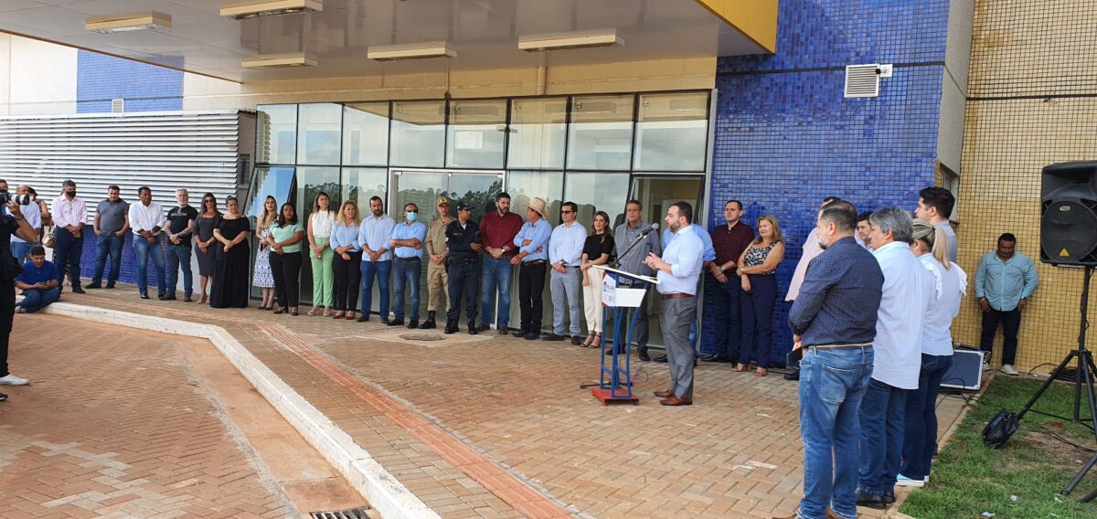 Chaves do Hospital Regional são entregues ao diretor do Instituto Acqua Chaves do Hospital Regional são entregues ao diretor do Instituto Acqua