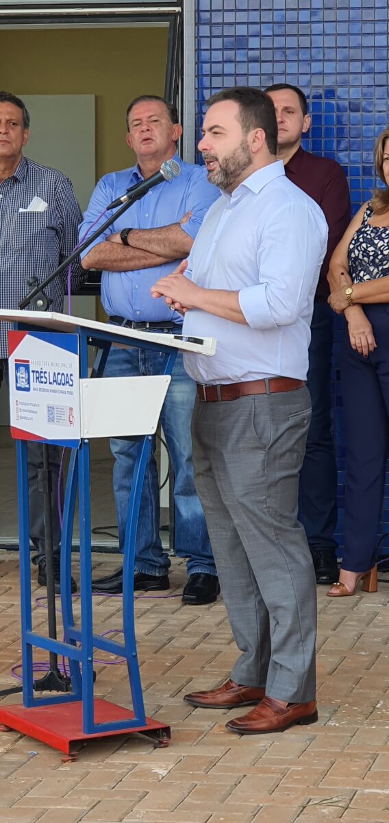 Chaves do Hospital Regional são entregues ao diretor do Instituto Acqua Chaves do Hospital Regional são entregues ao diretor do Instituto Acqua