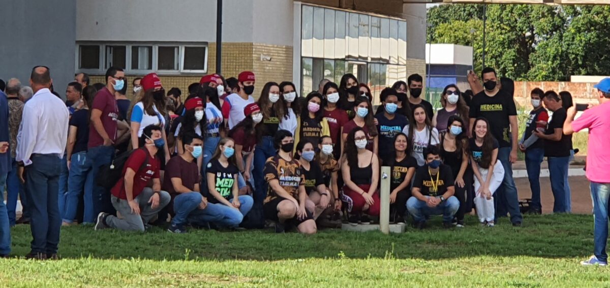 Chaves do Hospital Regional são entregues ao diretor do Instituto Acqua Chaves do Hospital Regional são entregues ao diretor do Instituto Acqua