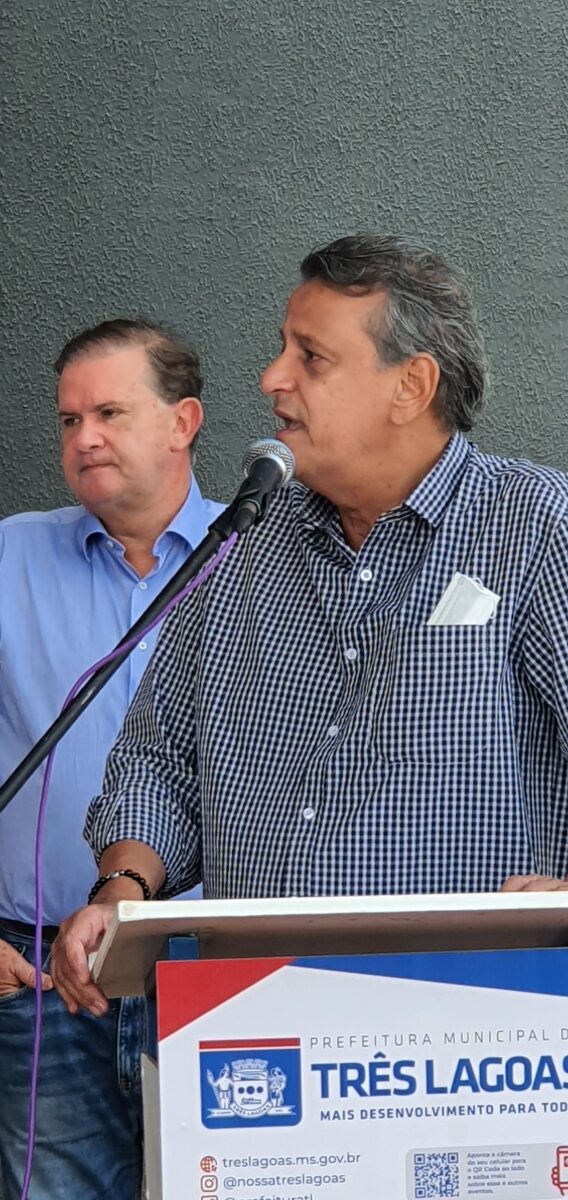 Chaves do Hospital Regional são entregues ao diretor do Instituto Acqua Chaves do Hospital Regional são entregues ao diretor do Instituto Acqua