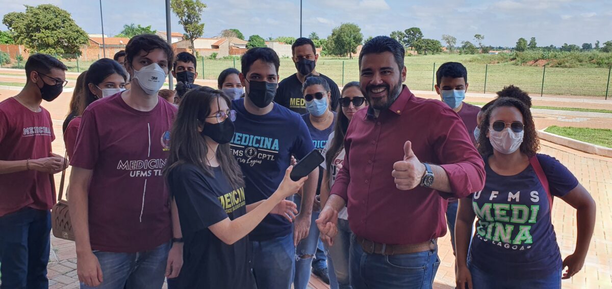 Chaves do Hospital Regional são entregues ao diretor do Instituto Acqua Chaves do Hospital Regional são entregues ao diretor do Instituto Acqua