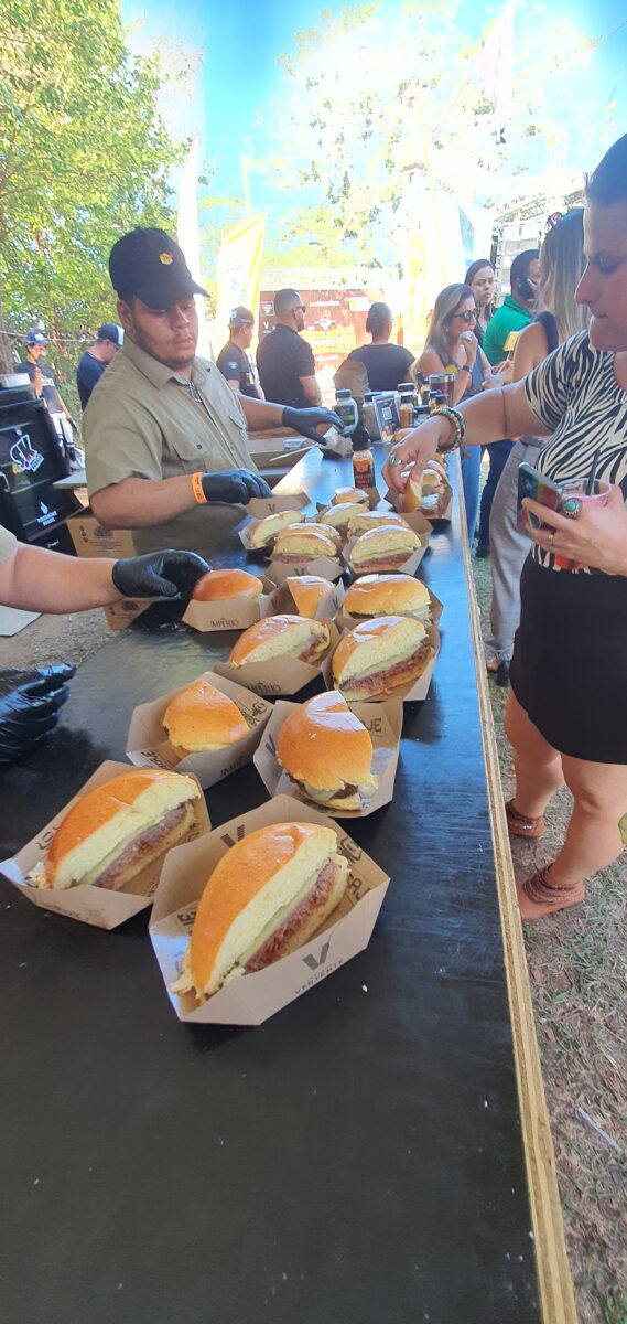 Números superlativos do 3º Churrascaje: 19 mil garrafas de bebidas e 1.800 quilos de carnes consumidos