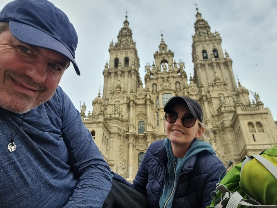 Casal de Três Lagoas, supera limites do corpo percorrendo o Caminho de Santiago de Compostela