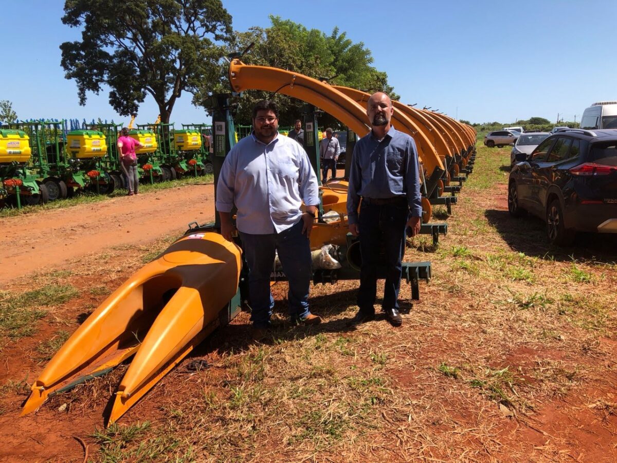 Brasilândia recebe novos maquinários agrícolas Brasilândia recebe novos maquinários agrícolas