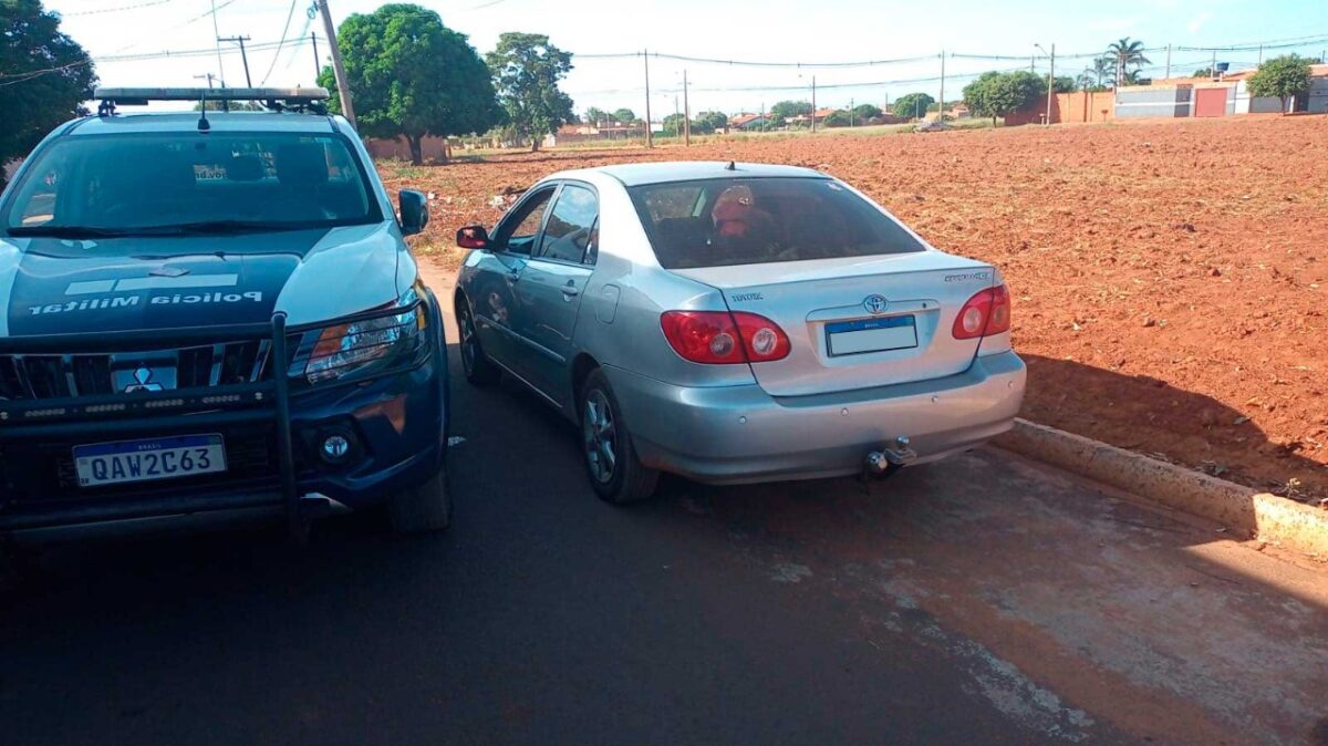 Polícia Militar recupera caminhão e carga produtos de furto Polícia Militar recupera caminhão e carga produtos de furto