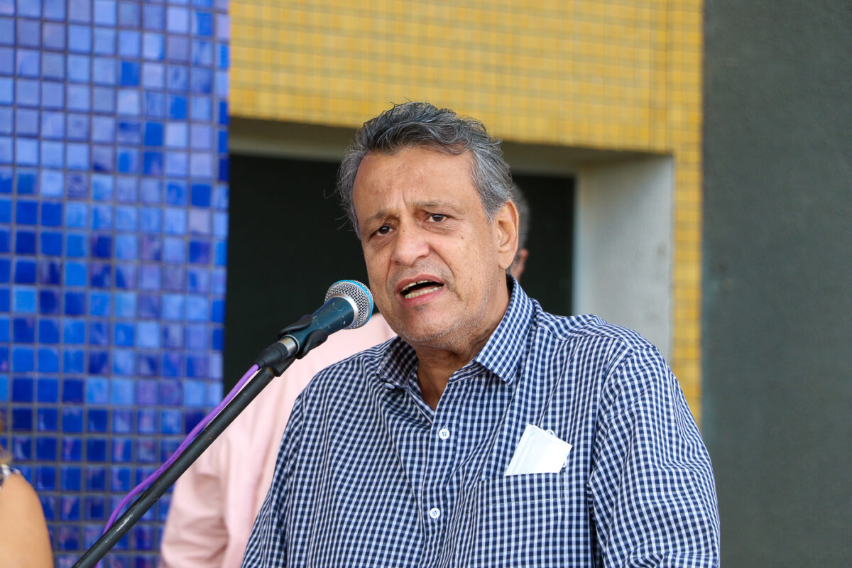 Chaves do Hospital Regional são entregues ao diretor do Instituto Acqua Chaves do Hospital Regional são entregues ao diretor do Instituto Acqua