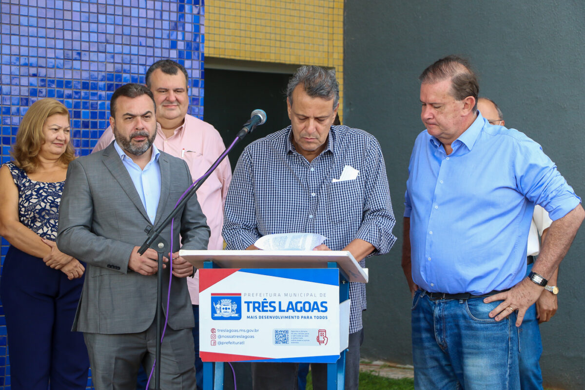 Chaves do Hospital Regional são entregues ao diretor do Instituto Acqua Chaves do Hospital Regional são entregues ao diretor do Instituto Acqua