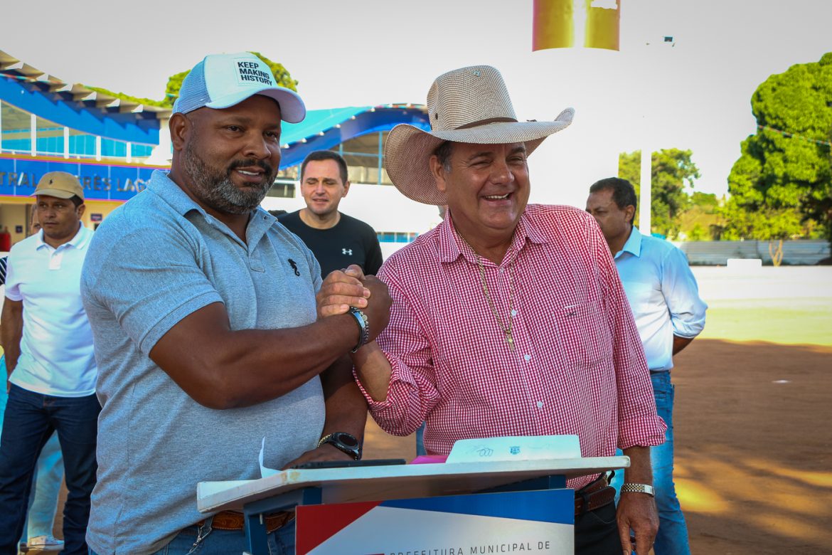 Prefeito autoriza início das obras do estacionamento e pavimentação e drenagem no entorno da Feira Central Prefeito autoriza início das obras do estacionamento e pavimentação e drenagem no entorno da Feira Central