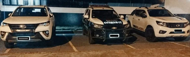 PM recupera veículos que foram roubados no estado de São Paulo e prende dois em Anaurilândia PM recupera veículos que foram roubados no estado de São Paulo e prende dois em Anaurilândia