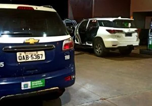 PM recupera veículos que foram roubados no estado de São Paulo e prende dois em Anaurilândia PM recupera veículos que foram roubados no estado de São Paulo e prende dois em Anaurilândia