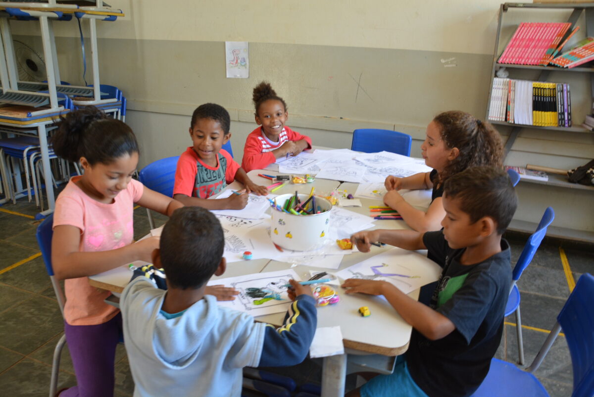 Ação Social "Humanizando o Progresso" oferece diversos serviços aos moradores do Assentamento Santa Clara
