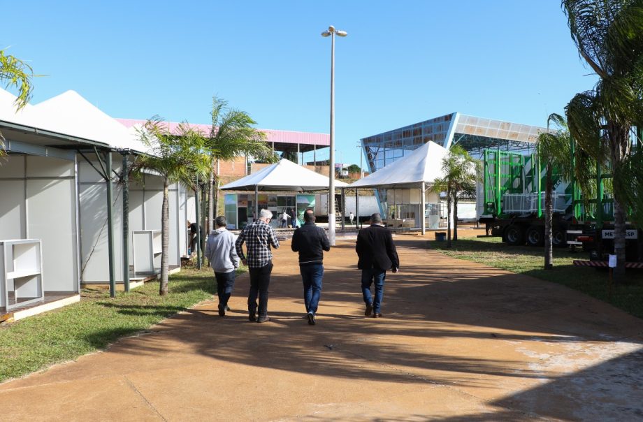 Secretário de Desenvolvimento Econômico visita montagem da estrutura do Show Florestal em Três Lagoas