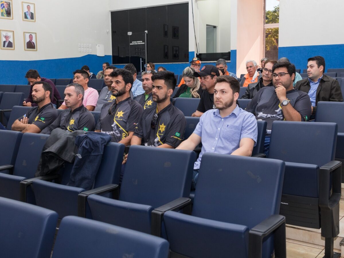 Vereadores aprovam agendamento de consultas por telefone e Comissão de Defesa de Animais Vereadores aprovam agendamento de consultas por telefone e Comissão de Defesa de Animais