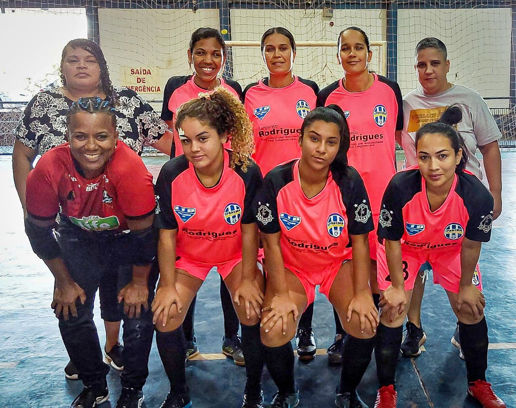 Equipes da SEJUVEL conquistam troféus em torneio feminino de futsal no interior paulista