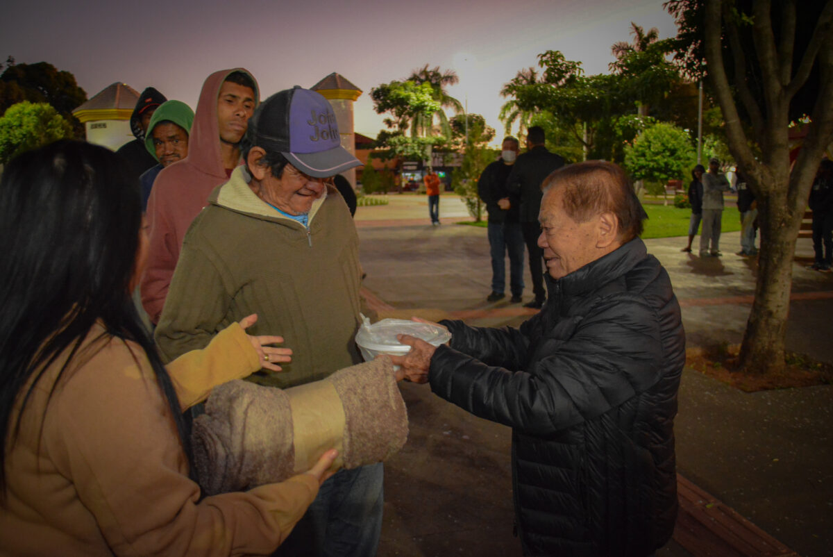 Prefeitura de Bataguassu inicia Campanha do Agasalho com distribuição de sopão e cobertores para pessoas em situação de rua