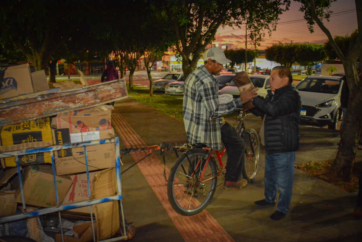 Prefeitura de Bataguassu inicia Campanha do Agasalho com distribuição de sopão e cobertores para pessoas em situação de rua