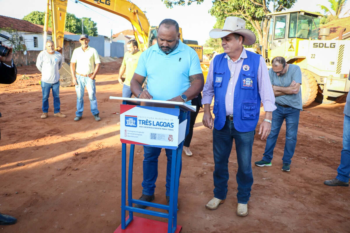 Guerreiro autoriza início da pavimentação da Vila Zuque