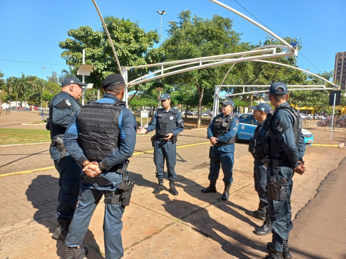 Mães de Três Lagoas recebem homenagens de militares do 2º BPM