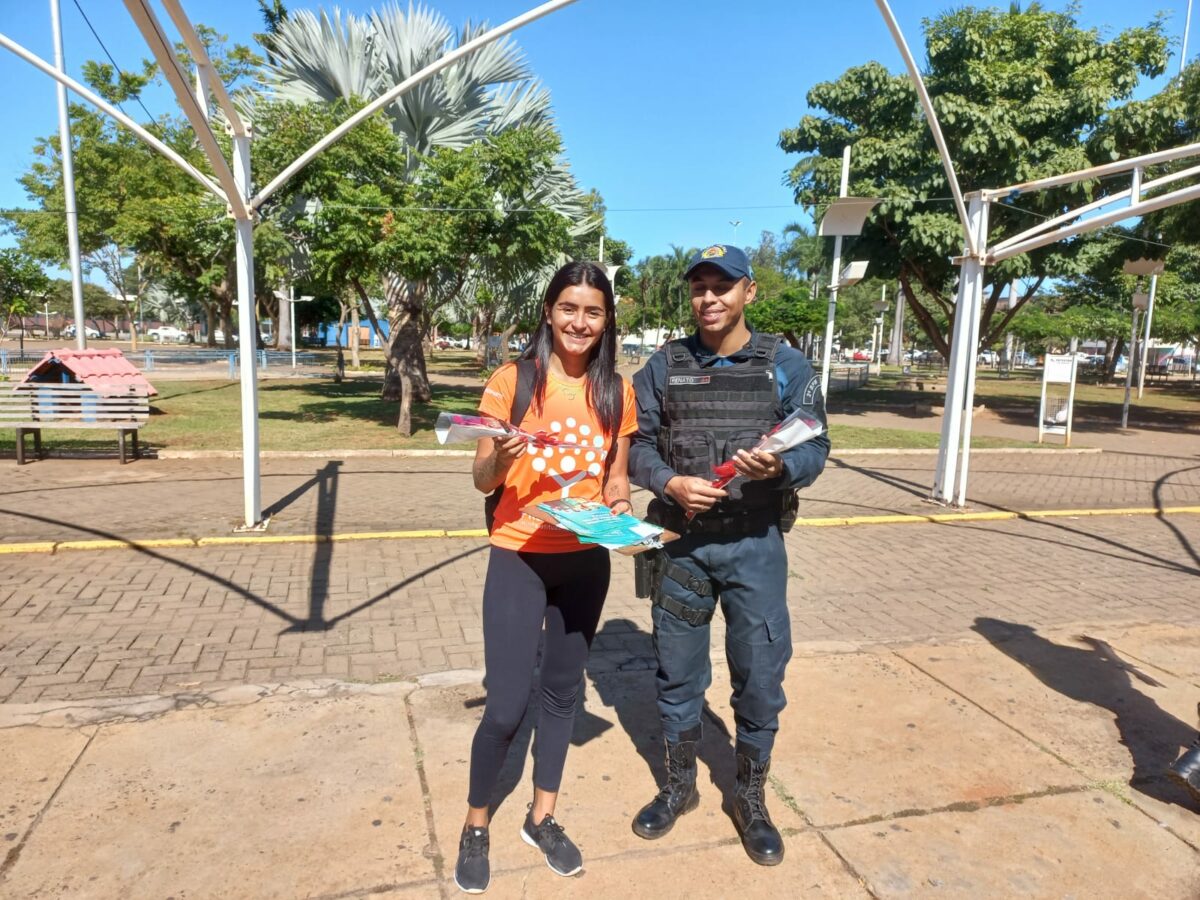 Mães de Três Lagoas recebem homenagens de militares do 2º BPM