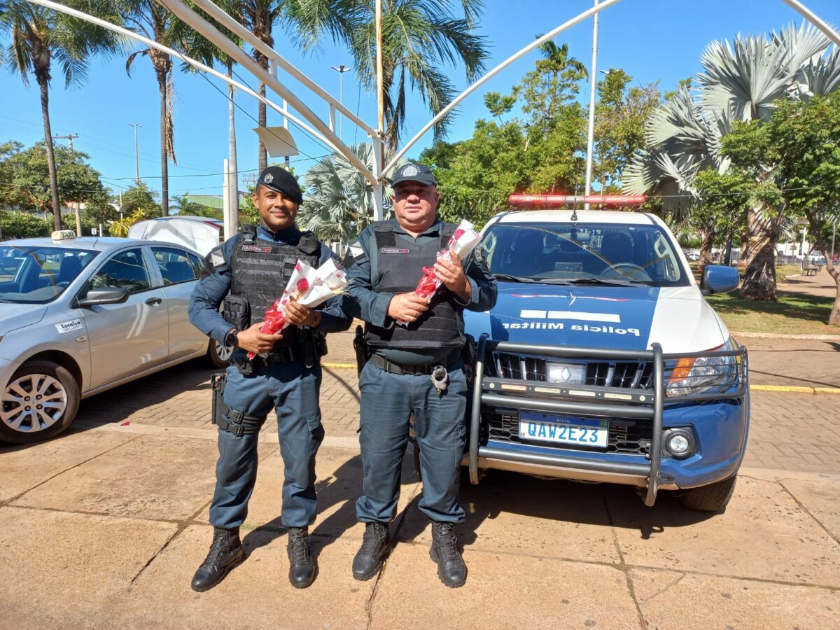 Mães de Três Lagoas recebem homenagens de militares do 2º BPM