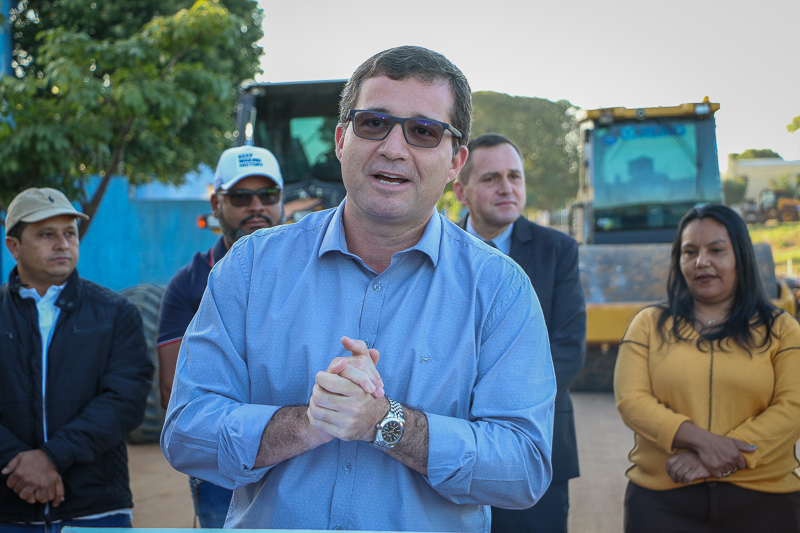 Guerreiro assina ordens de Serviço e autoriza obras de pavimentação e recapeamento em bairros de Três Lagoas
