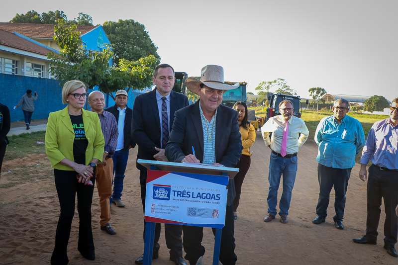Guerreiro assina ordens de Serviço e autoriza obras de pavimentação e recapeamento em bairros de Três Lagoas